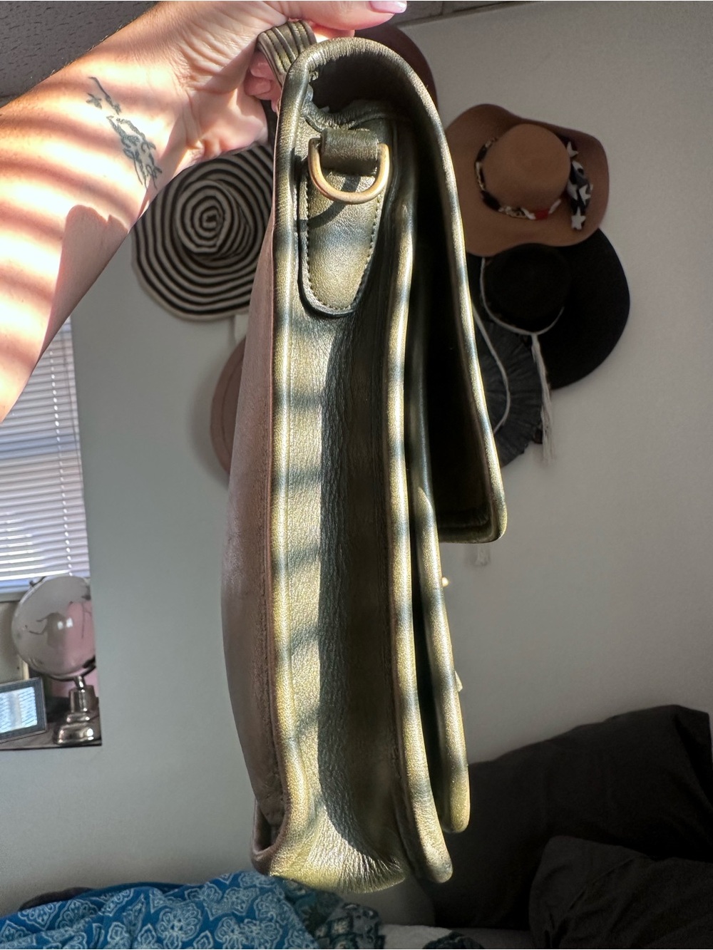 Rare Vintage Coach Station in Olive! - Picture 3 of 11